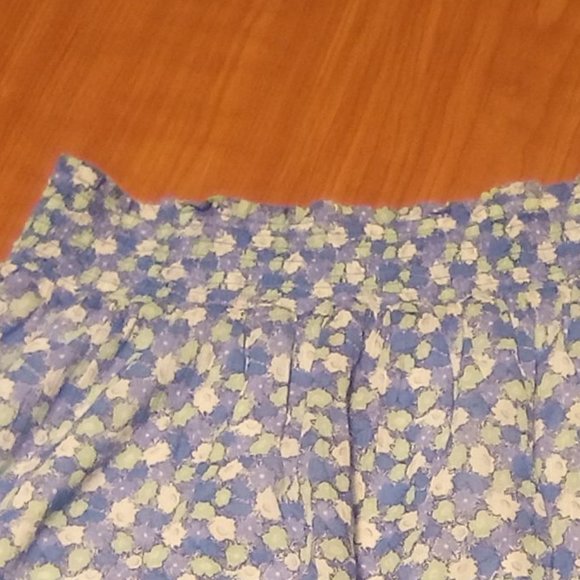 EUC Blue Floral Skirt - Picture 4 of 5